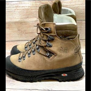 Hanwag hiking boots goretex 8US vibram unisex styling